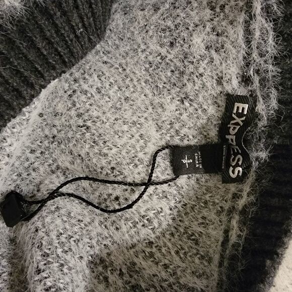 Express buffalo check sweater gray size small NWOT - Picture 4 of 6